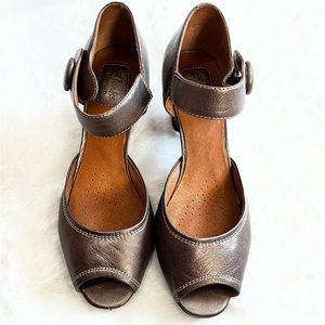 Clarks Artisan Retro Style Leather Mary Jane 2.75” Heel- 7